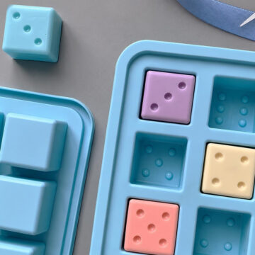 Molde De Silicona 12 Dados Cuadrados Para Jabon Velas Resina - Imagen 3